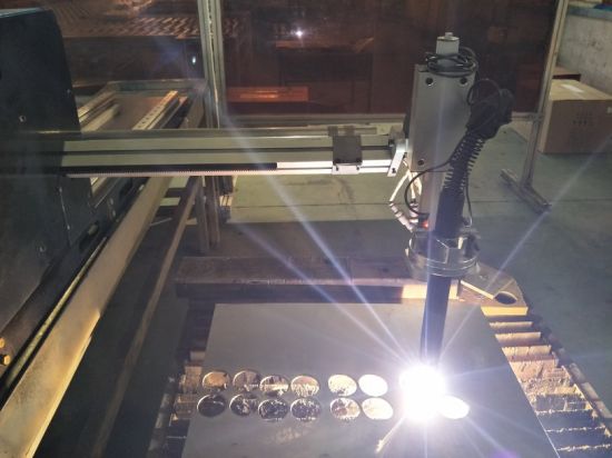 Metal skære maskine effektivt område 1500 * 2500mm plasma cnc skære maskine med plasma fakkel og lysbue højde